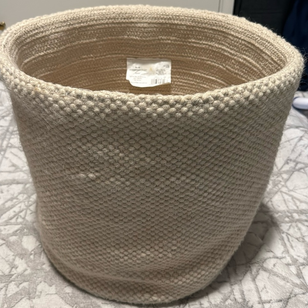 Threshold woven basket